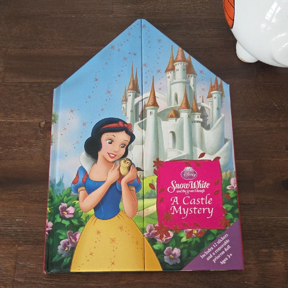 Snow White A Castle Mystery Party Book
